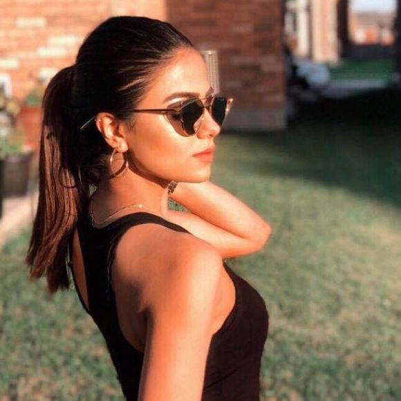 Meet your Posher, Amna - Picture 1 of 1